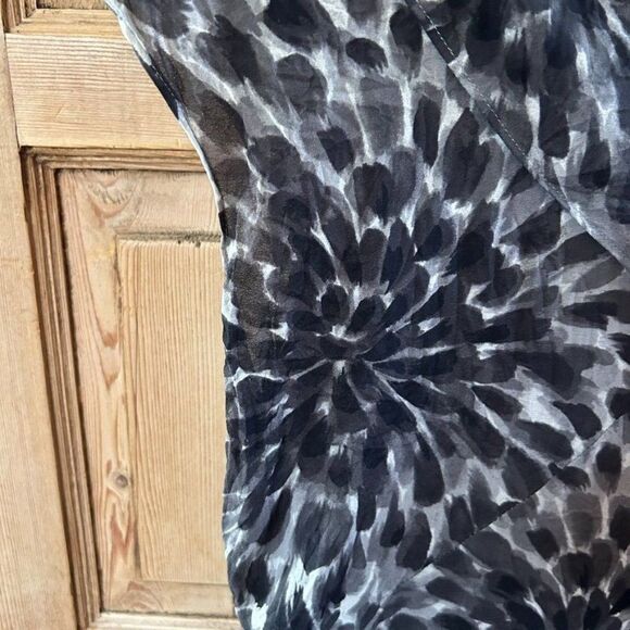 Ann Taylor Size 2 Blouse Layered Watercolor Floral Black Gray Short Sleeve Silk - Picture 11 of 14